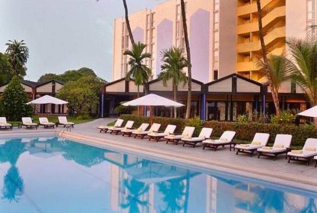 Douala Rabingha Hotel Екстер'єр фото