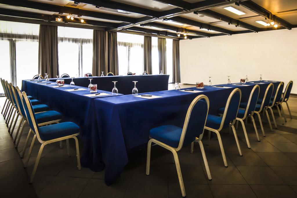 Douala Rabingha Hotel Екстер'єр фото