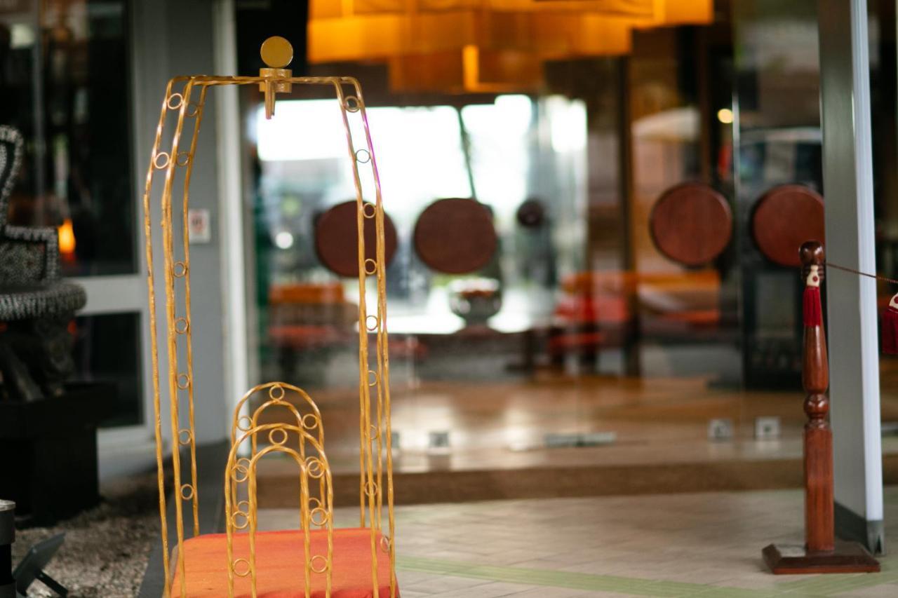 Douala Rabingha Hotel Екстер'єр фото