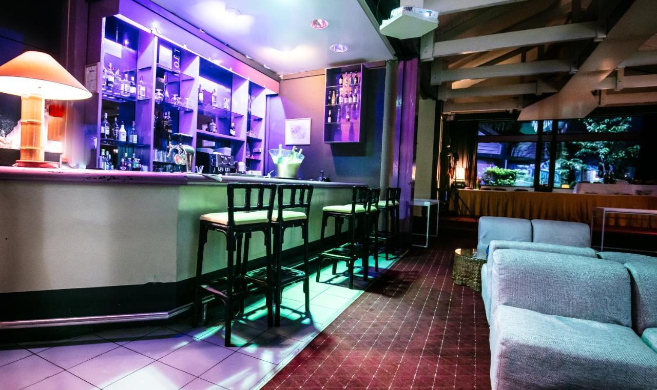 Douala Rabingha Hotel Екстер'єр фото